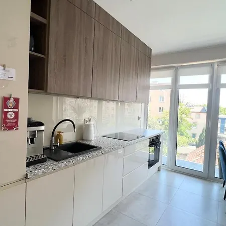 Mily Poranek - Slonce, Mewy, Doskonala Kawa Gdyně