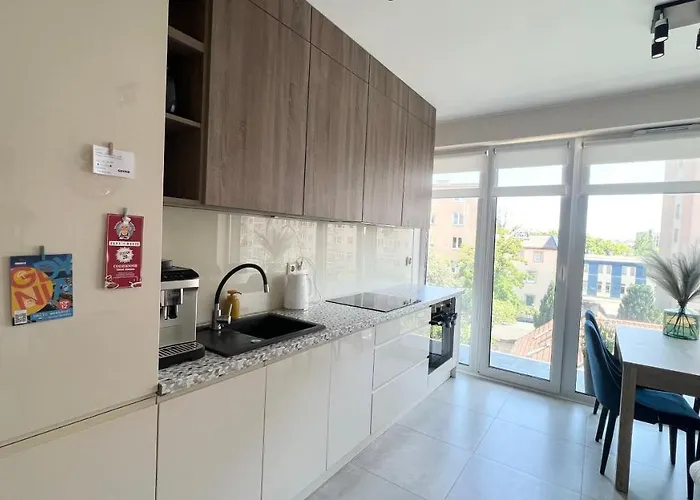 Mily Poranek - Slonce, Mewy, Doskonala Kawa Gdyně