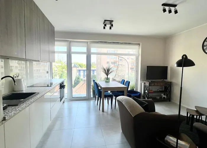 Mily Poranek - Slonce, Mewy, Doskonala Kawa * Gdyně